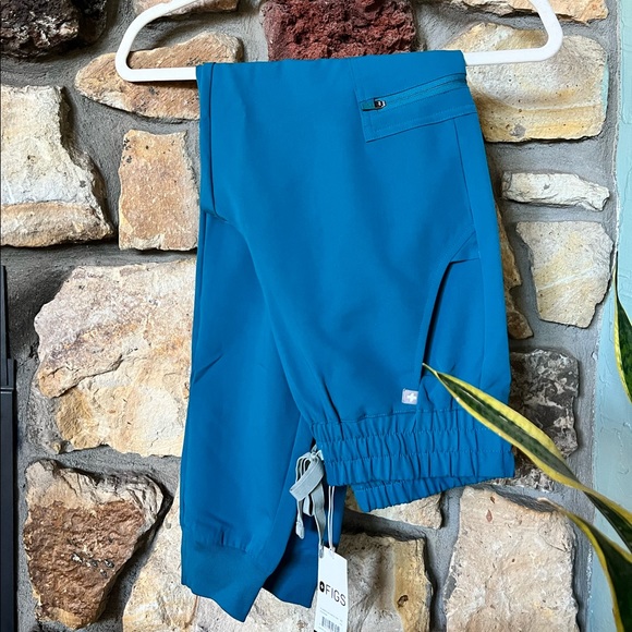 Figs Zamora High Wasted Joggers - Picture 1 of 4